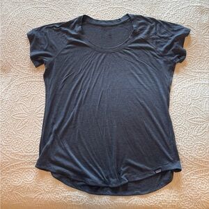 Patagonia Women’s Capilene Cool Trail Baselayer T Shirt XL Navy Blue